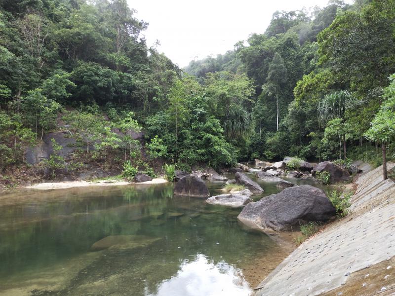 ย่านตาขาว น้ำตกลำปลอก